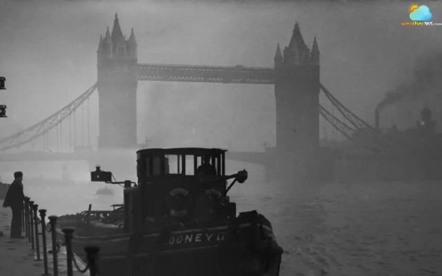 The Great Smog developed due to unusual weather conditions, heavy air pollution