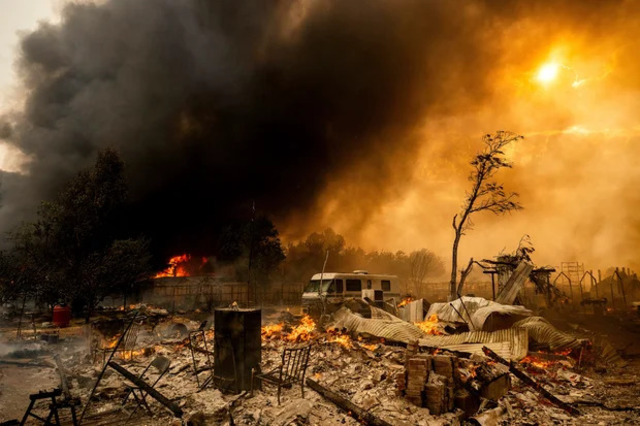 The 6-5 fire burns the Chinese Camp community