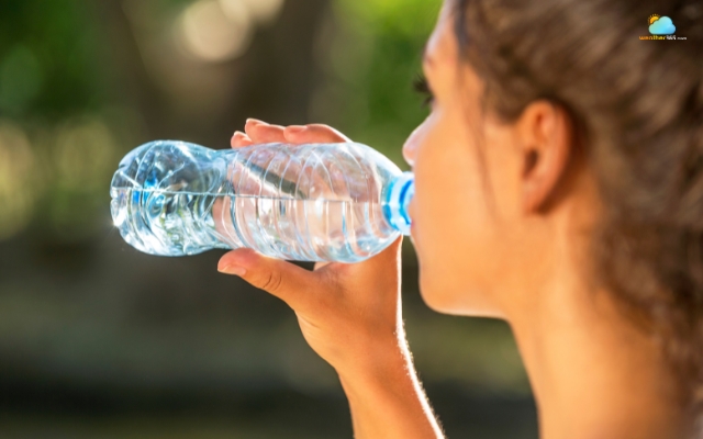  Stay hydrated to regulate temperature