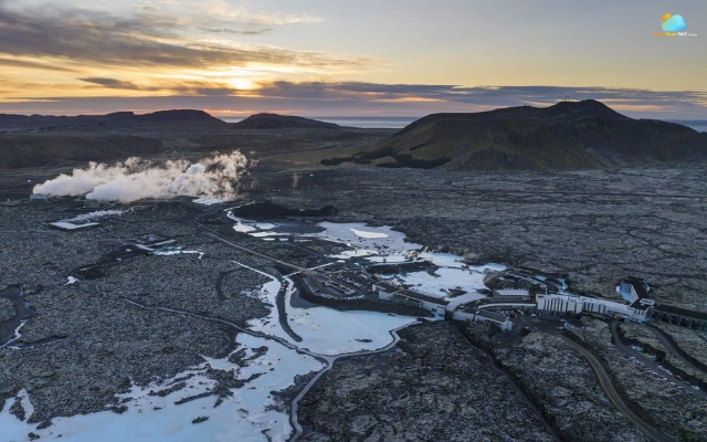 The sky in Blue Lagoon (Iceland) never turns dark during summer