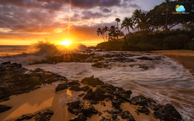 Stunning sunset captured in Maui