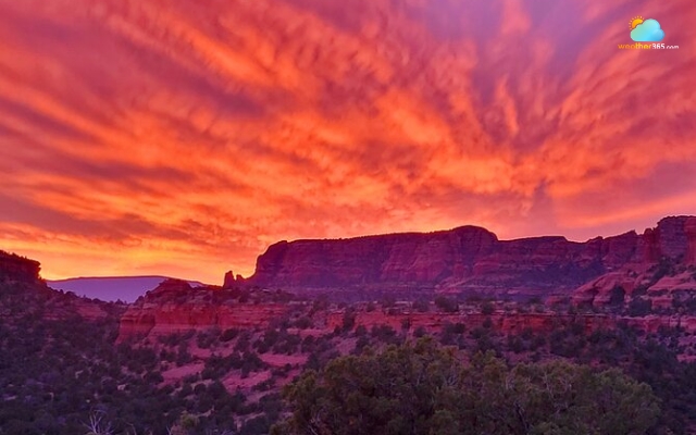 Red rocks in Sedona create a “red rock glow” effect