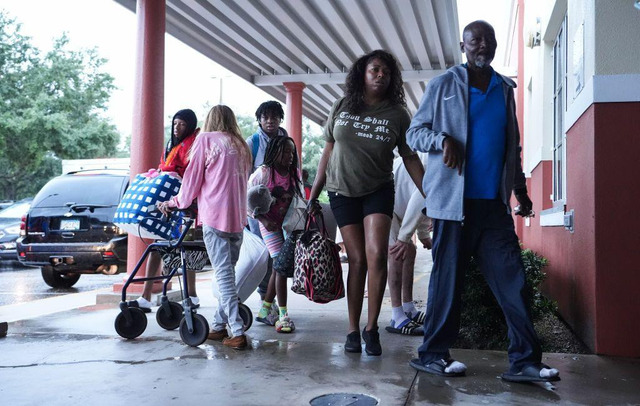  People move to a safer place before the devastating hurricane hits