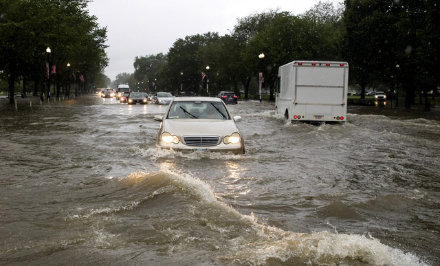 Flash flood hits Washington