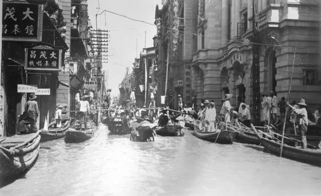 Sampans were used during the Wuhan flooding