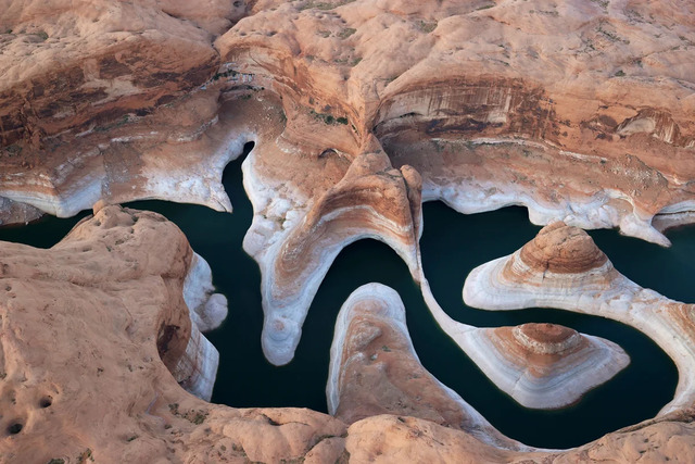  Droughts are spreading and affecting many areas in the world