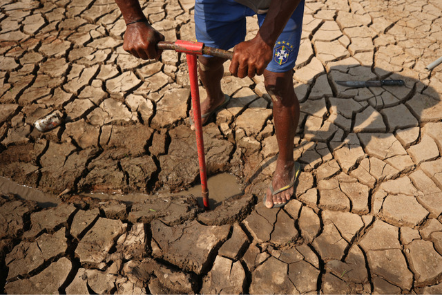  The Amazon drought creates many difficulties in Brazilians’ lives
