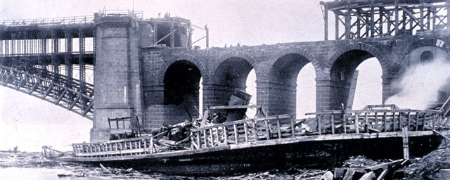  The Great St.Louis Tornado ripped away the Eads Bridge