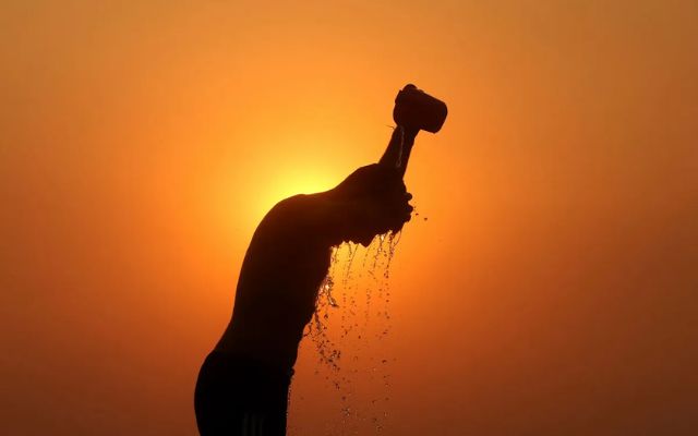 What is heat wave condition?