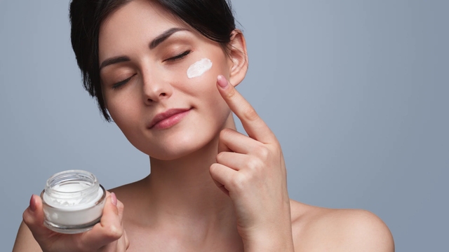 Moisturize the skin in both summer and winter