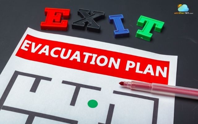 People must complete evacuation if advised when having a hurricane warning