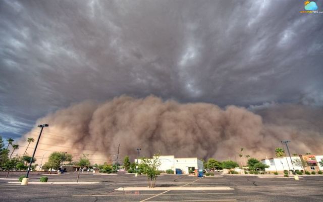  A dust storm near Phoenix, Arizona