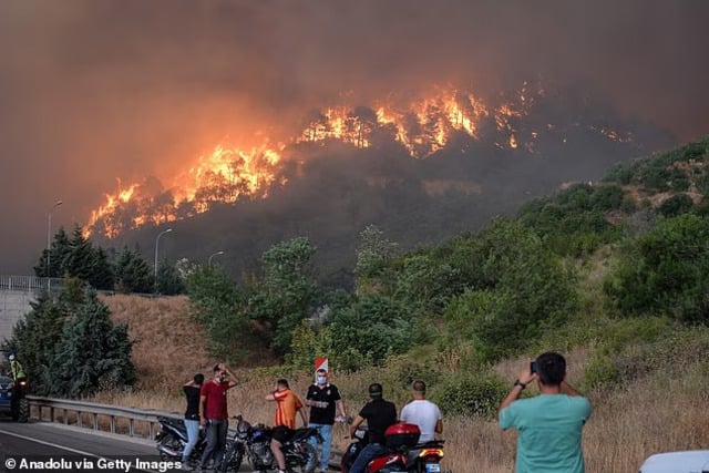  Strong wildfire in Turkey