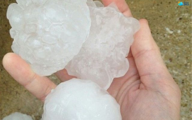 Which regions have largest hails?