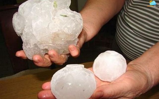 Heaviest hailstone ever recorded weighed 2.2 pounds (~1.0 kg)