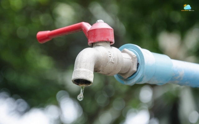 Let the faucet drips can prevent freezing