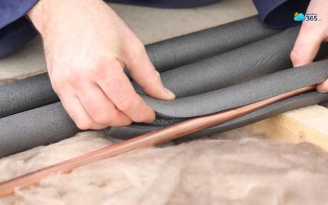  Wrapping the pipe to retain heat