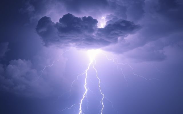  Cloud-to-ground lightning