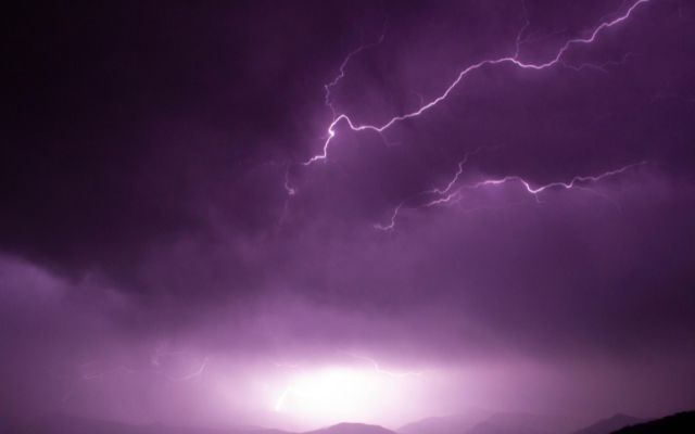  Intra-cloud lightning