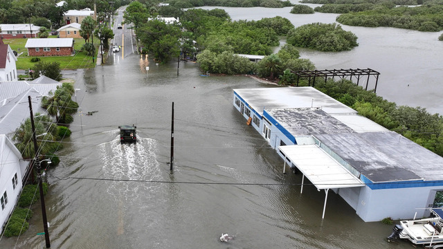  Hurricane Debby hits Florida and causes floods
