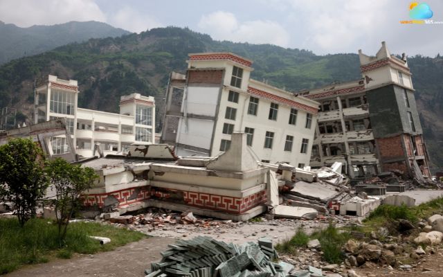 Do small earthquakes signal a larger earthquake coming?